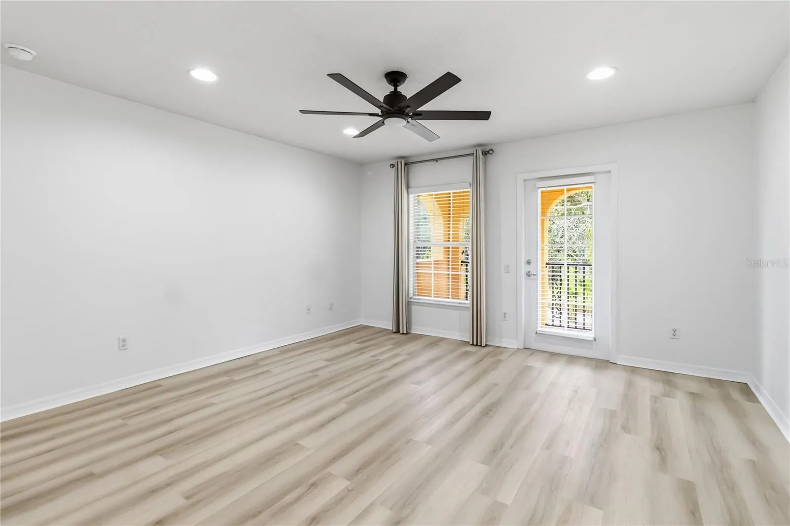 8681 LOWER VILLAGEWALK CIR