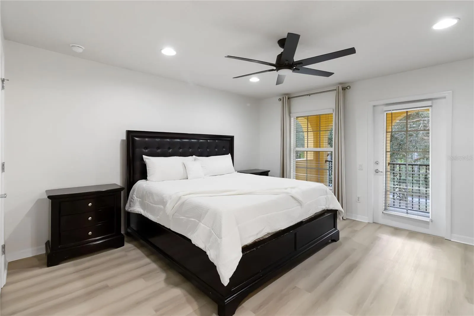 8681 LOWER VILLAGEWALK CIR