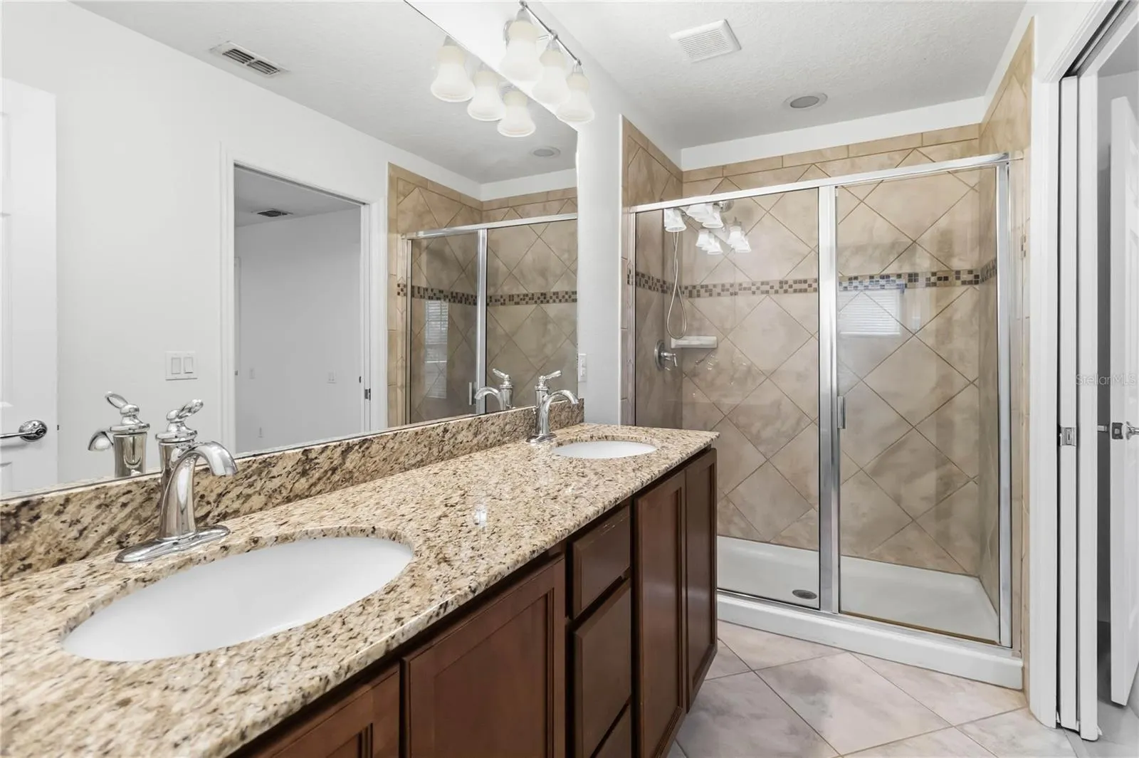 8681 LOWER VILLAGEWALK CIR