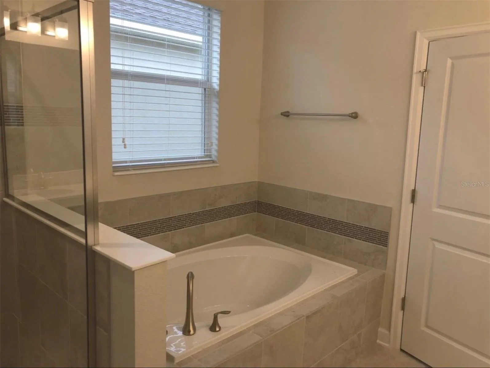 10229 LOVEGRASS LN