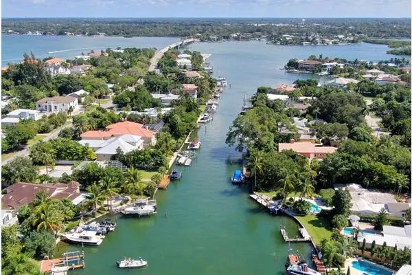 749 SIESTA DR