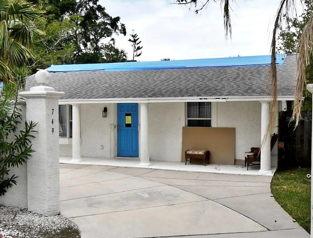 749 SIESTA DR