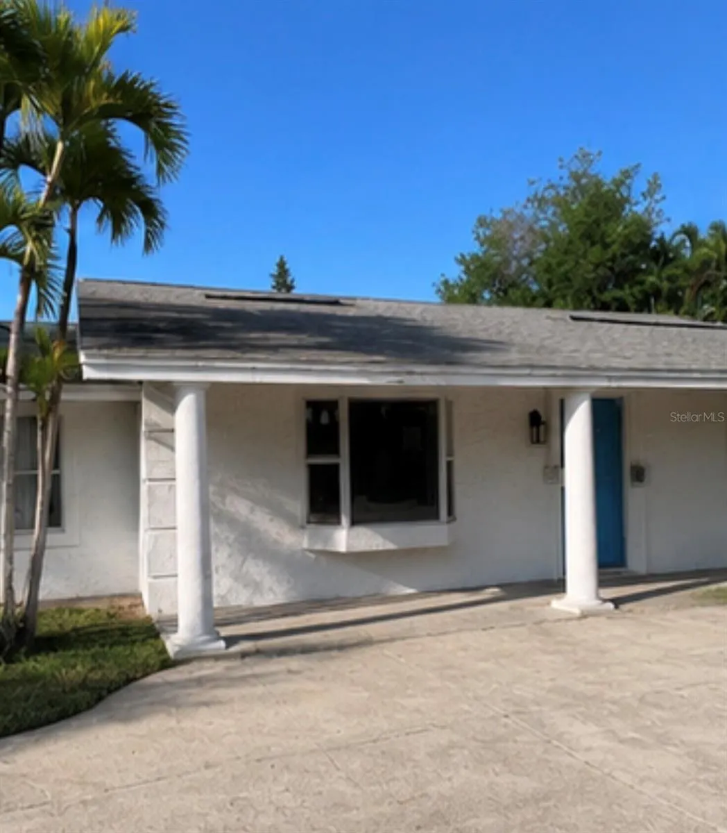 749 SIESTA DR