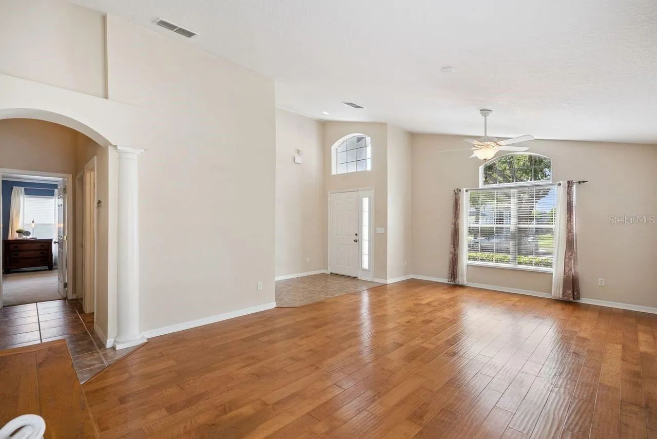 5345 LOS PALMA VISTA DR