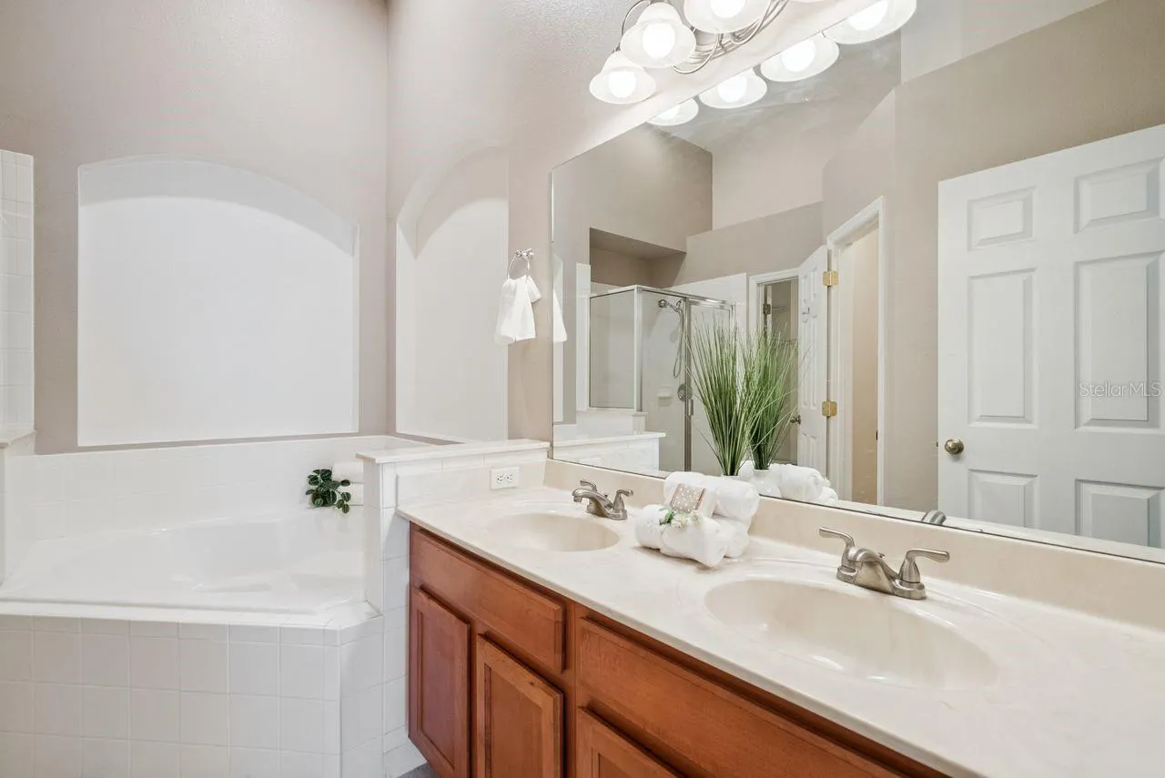 5345 LOS PALMA VISTA DR