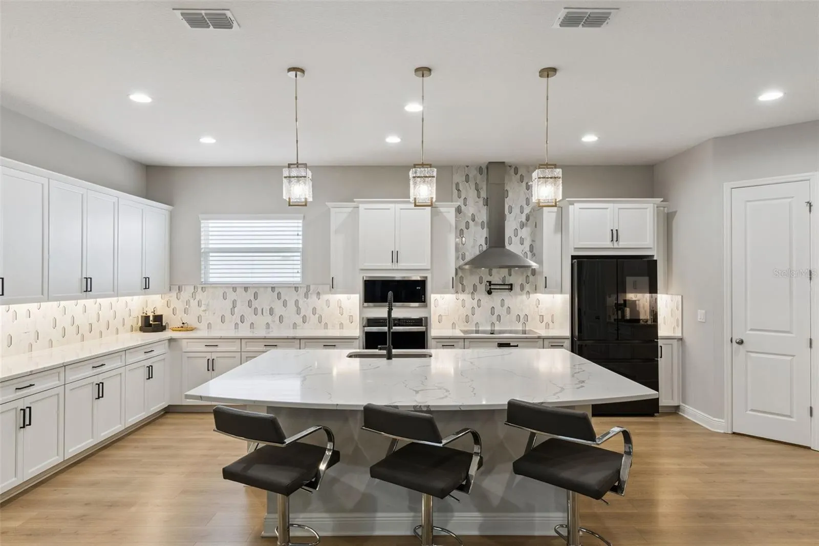 19053 BLUELEAF ST