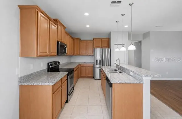 2317 CROSSTON CIR