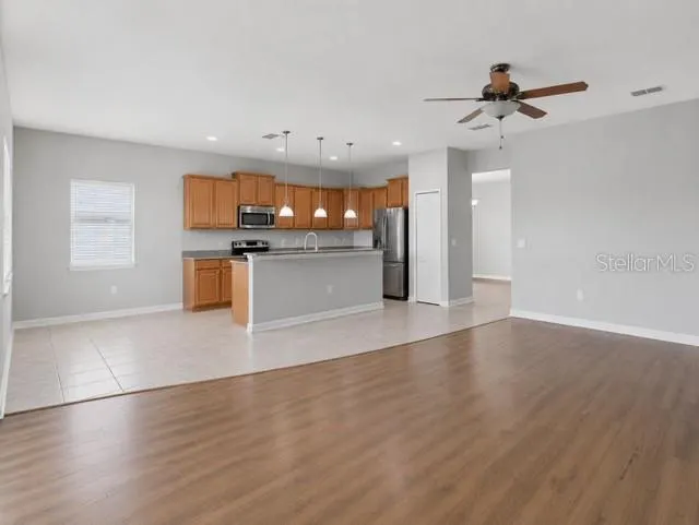2317 CROSSTON CIR