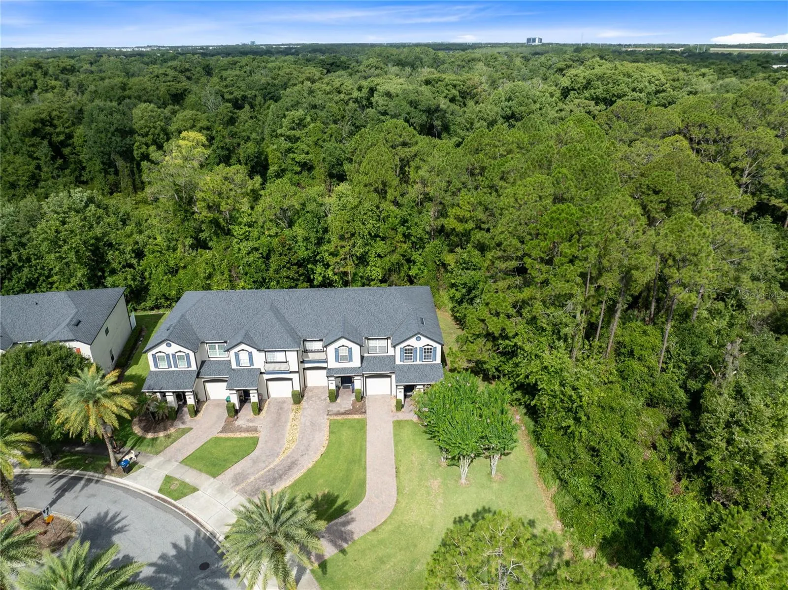 10212 PARK COMMONS DR