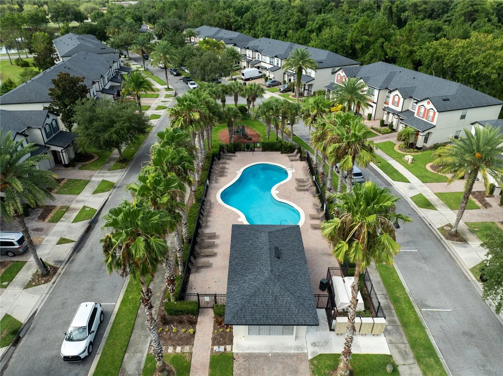 10212 PARK COMMONS DR