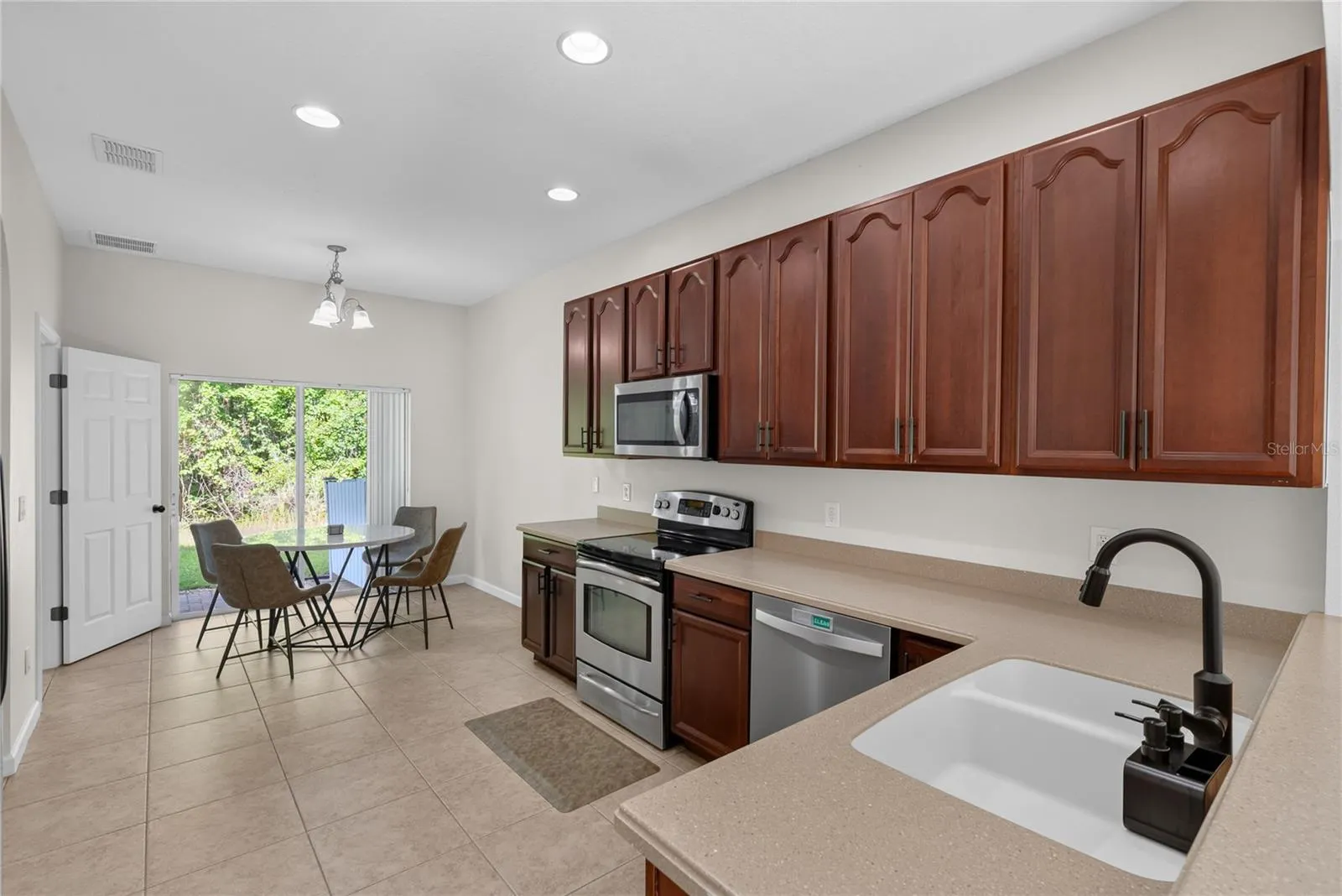 10212 PARK COMMONS DR