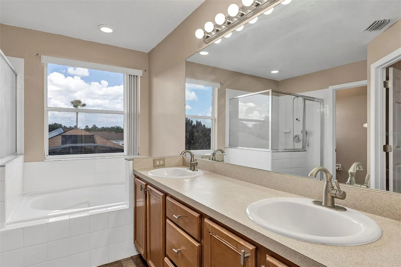 4921 CASA VISTA DR
