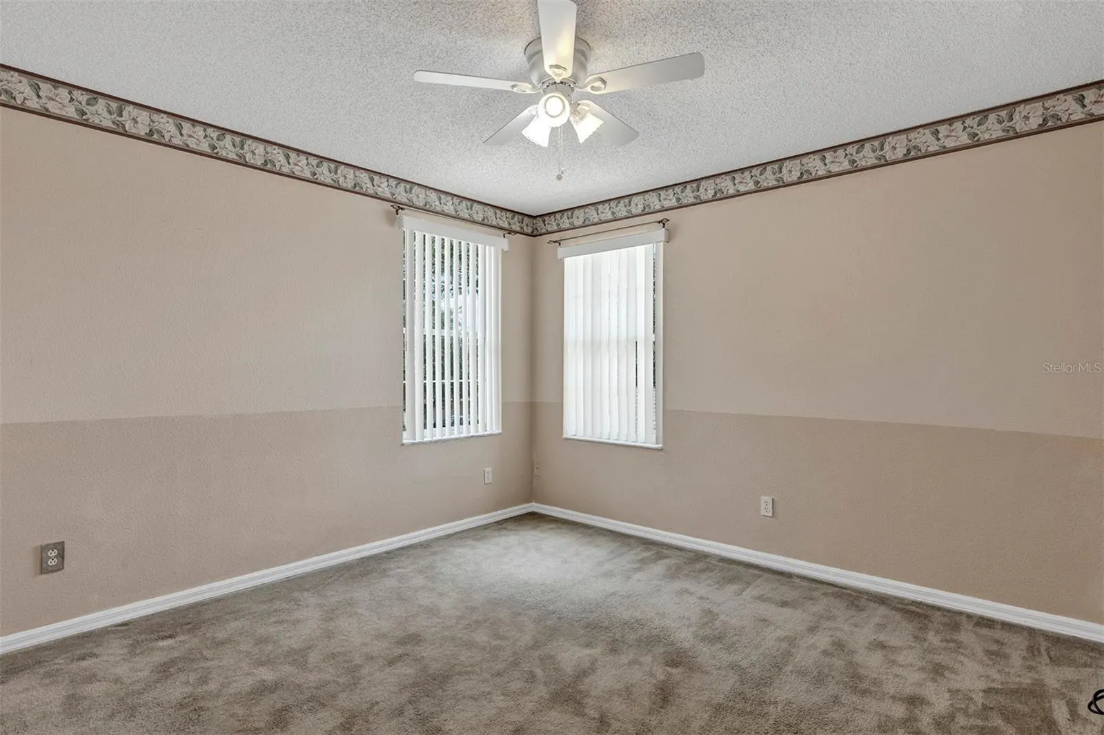 4921 CASA VISTA DR