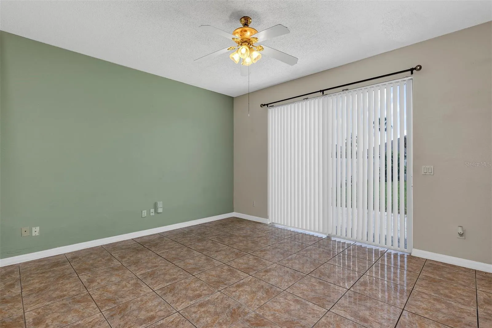 4921 CASA VISTA DR