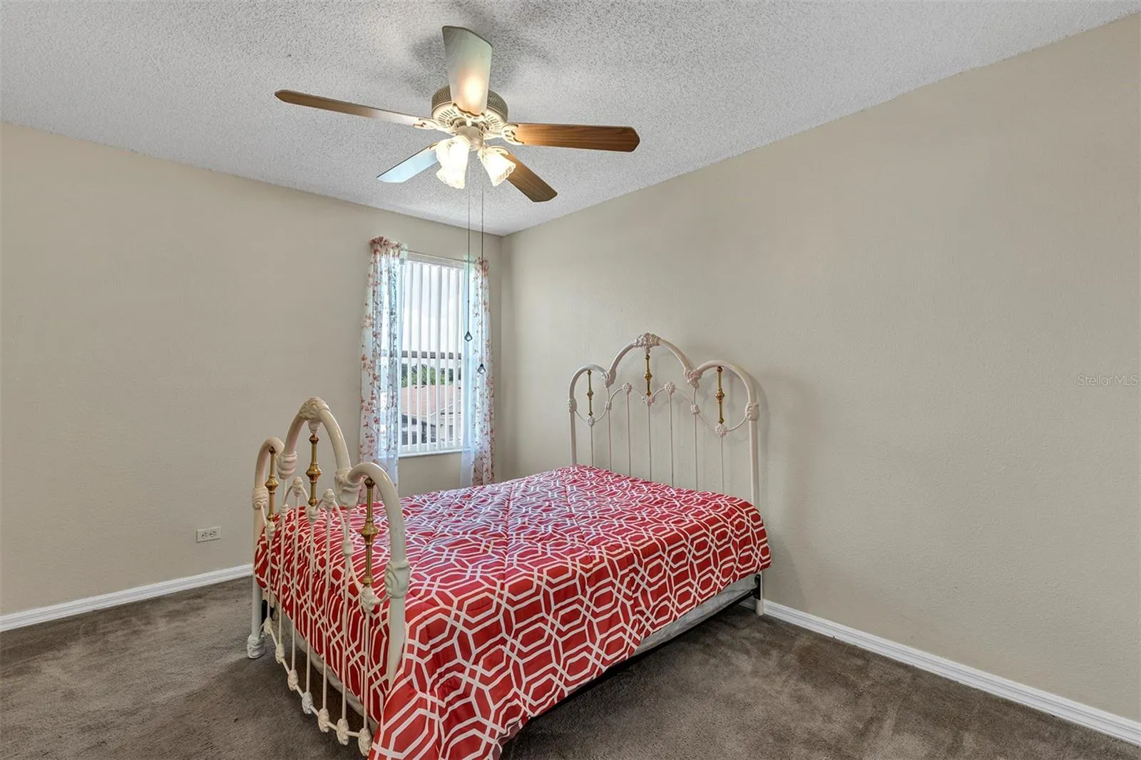 4921 CASA VISTA DR