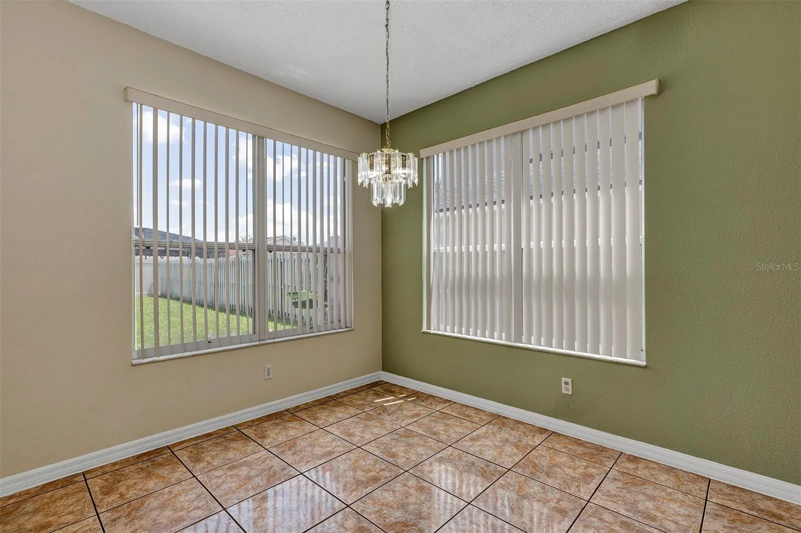 4921 CASA VISTA DR