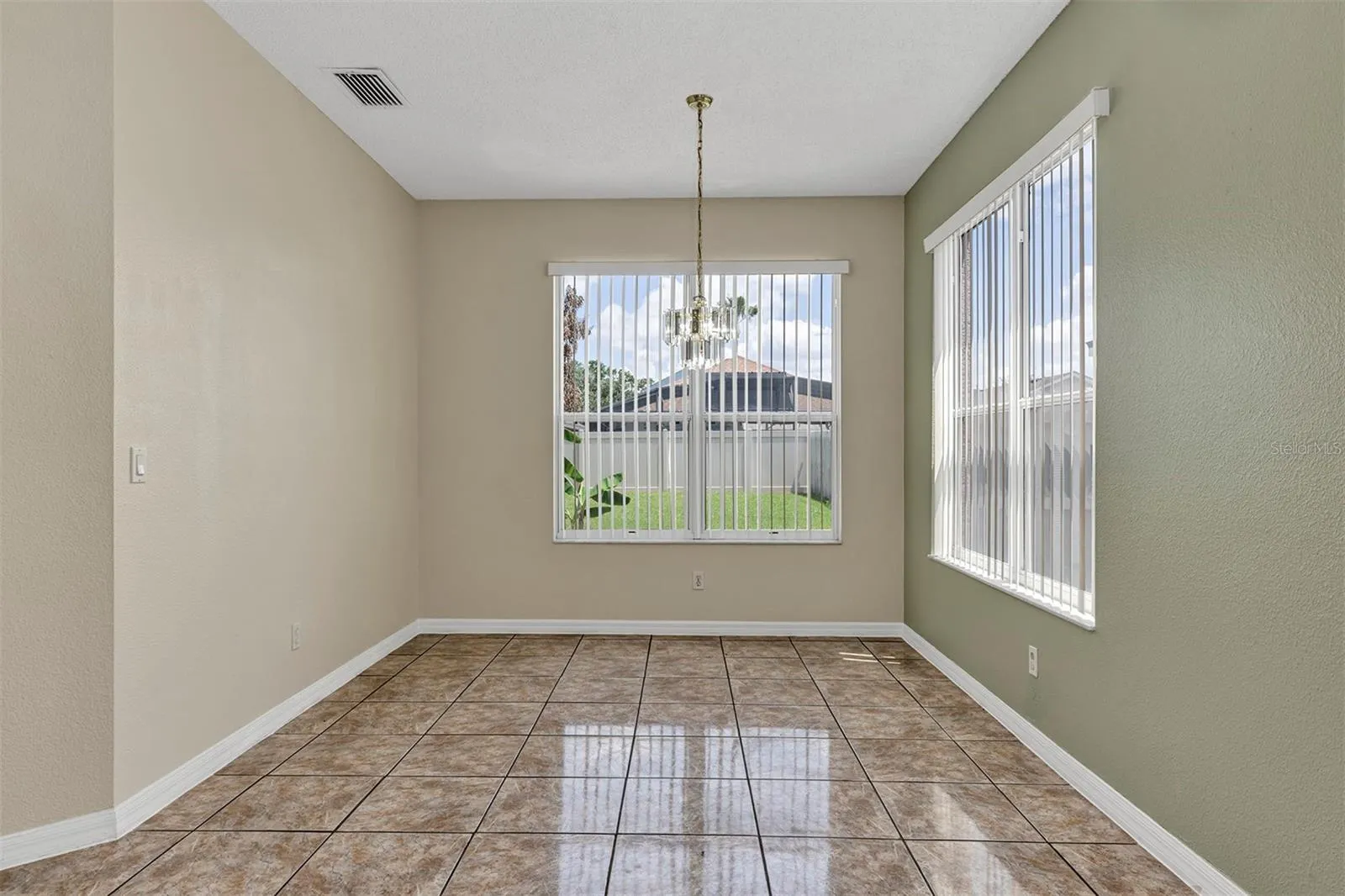 4921 CASA VISTA DR