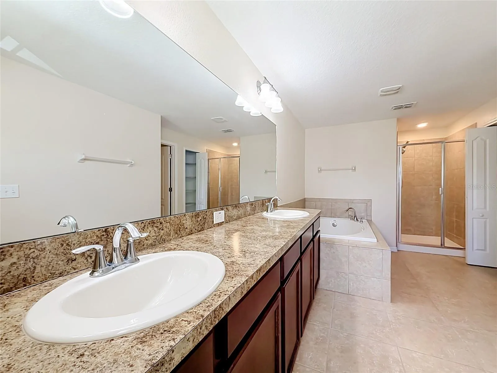 3554 RODRICK CIR