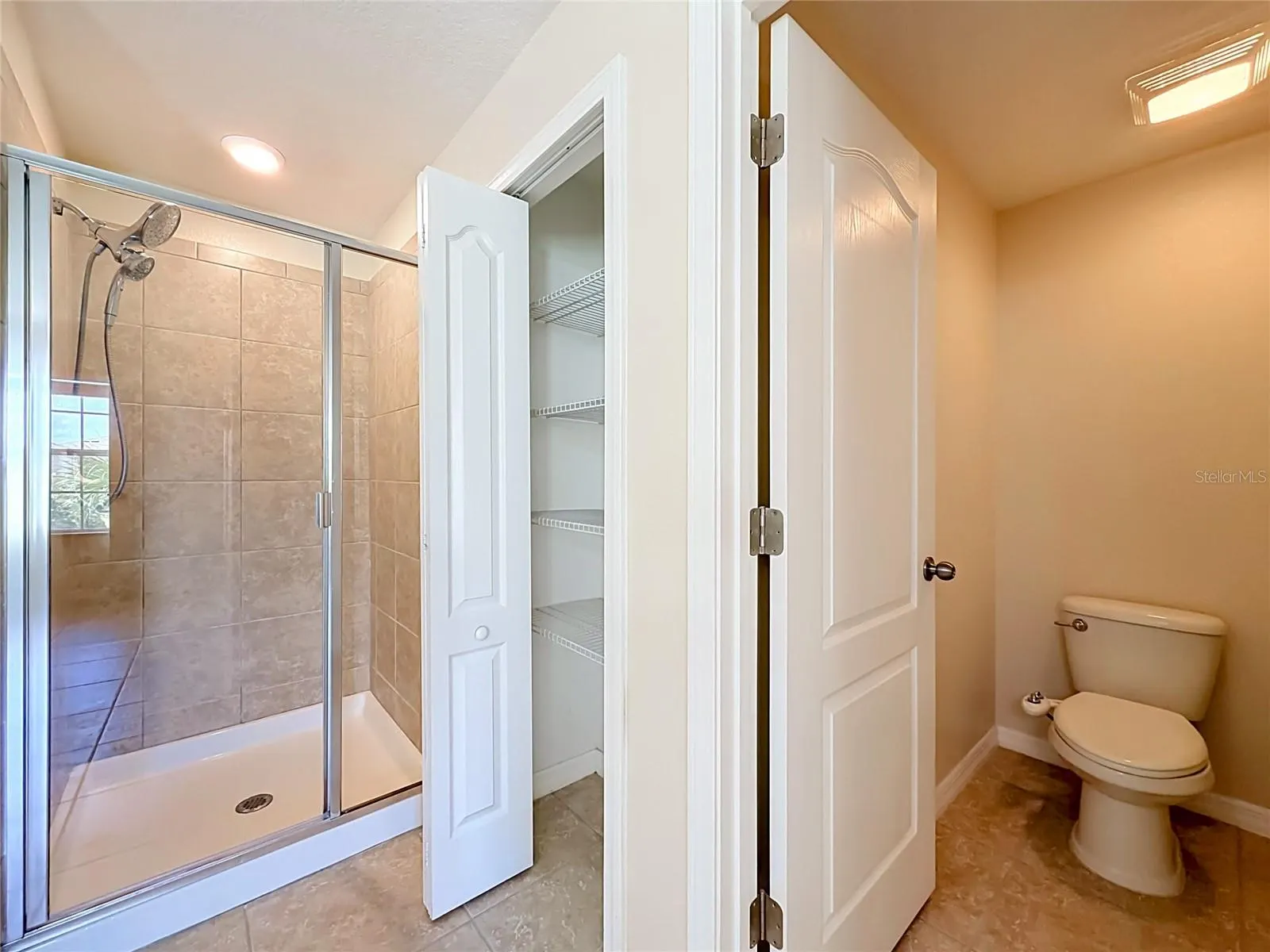 3554 RODRICK CIR