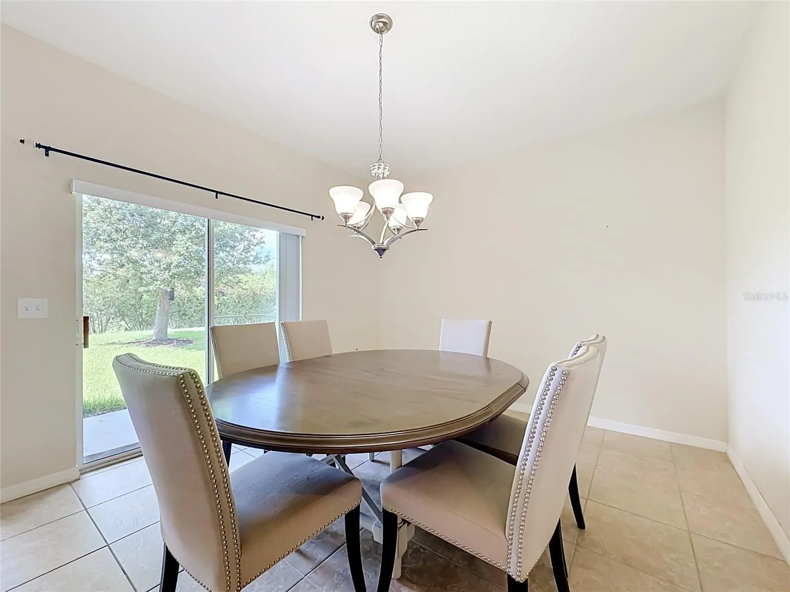 3554 RODRICK CIR
