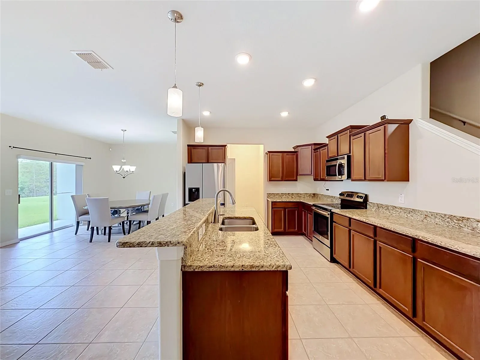 3554 RODRICK CIR