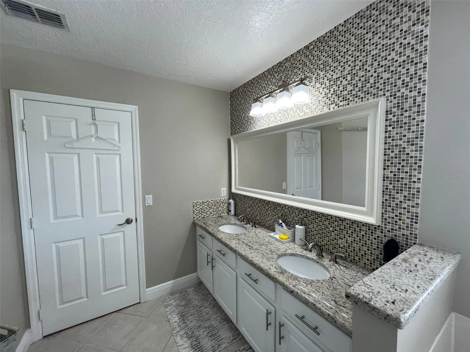 5338 LOS PALMA VISTA DR