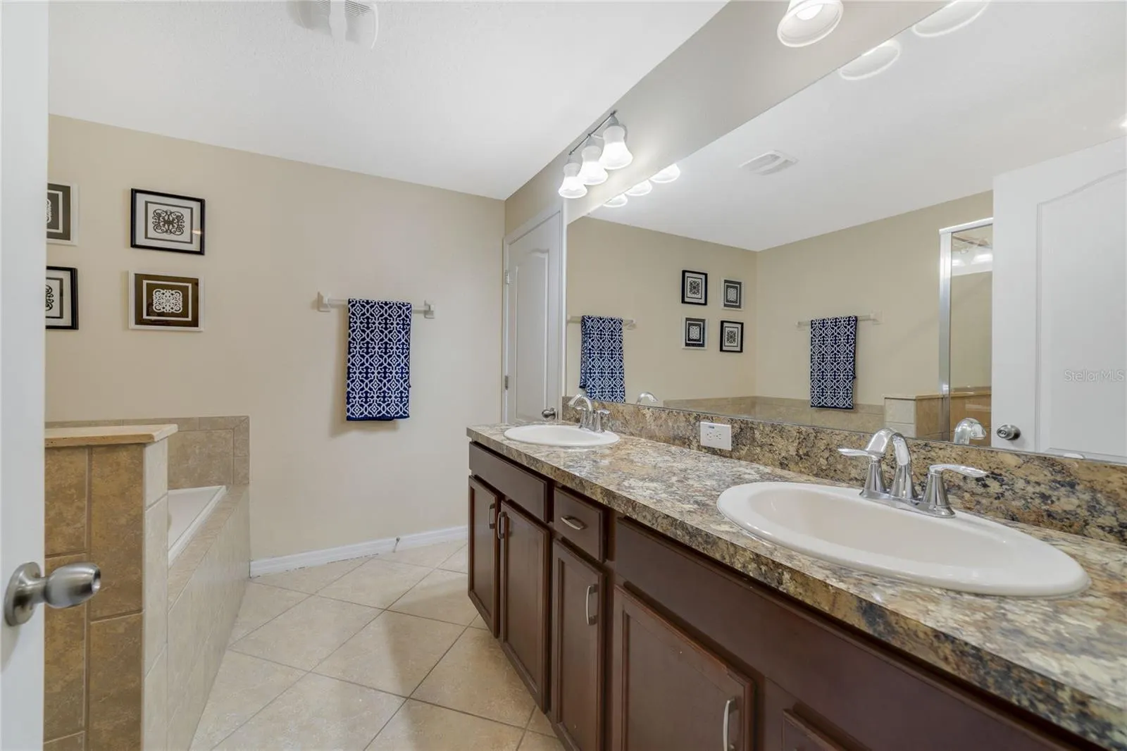 3349 RODRICK CIR
