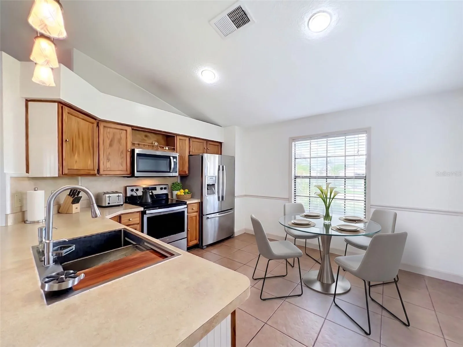 2405 SETTLERS TRL