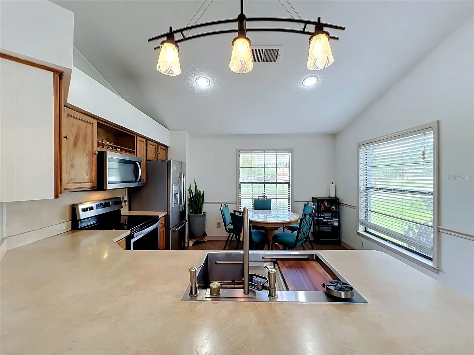 2405 SETTLERS TRL