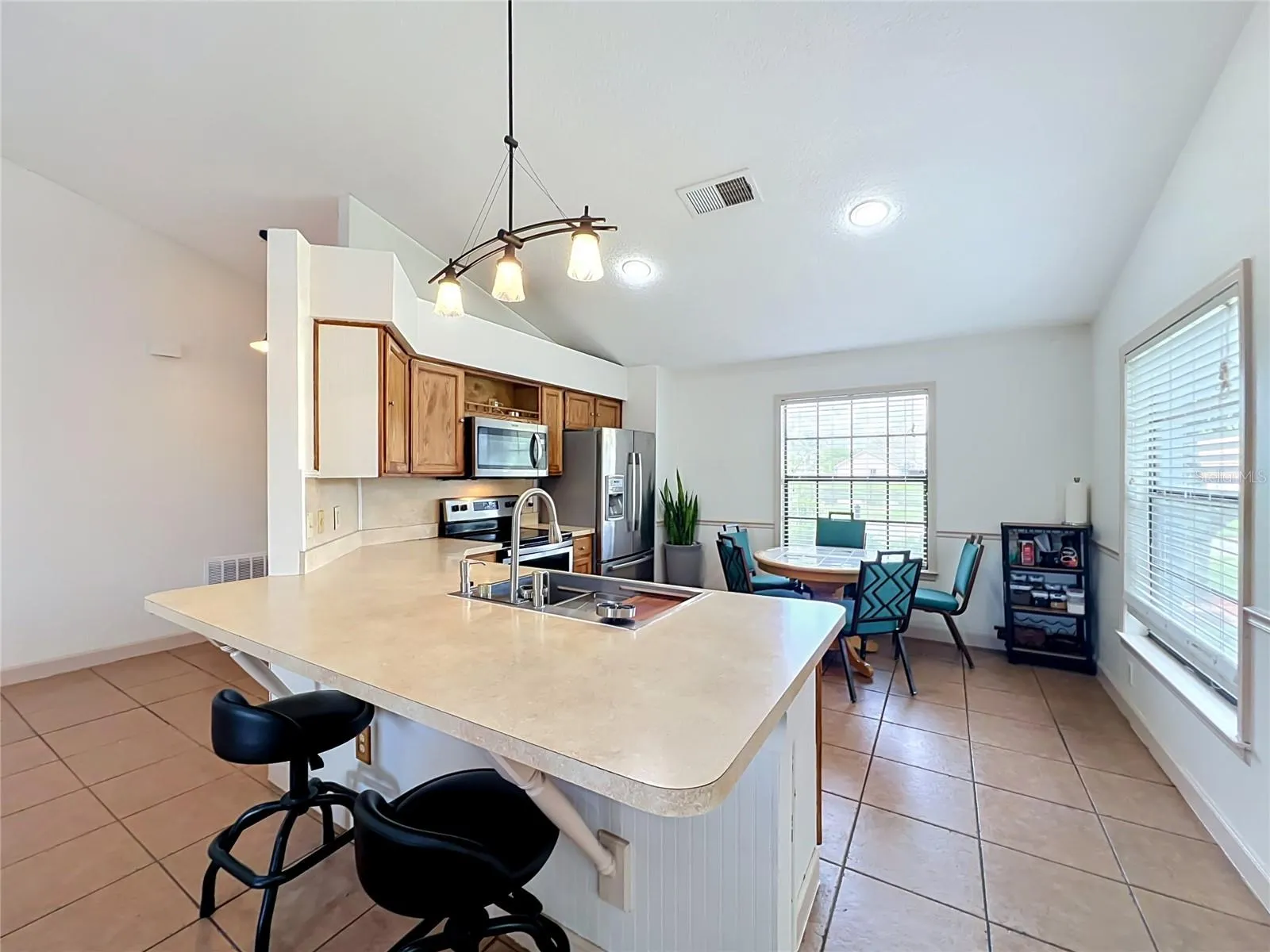 2405 SETTLERS TRL