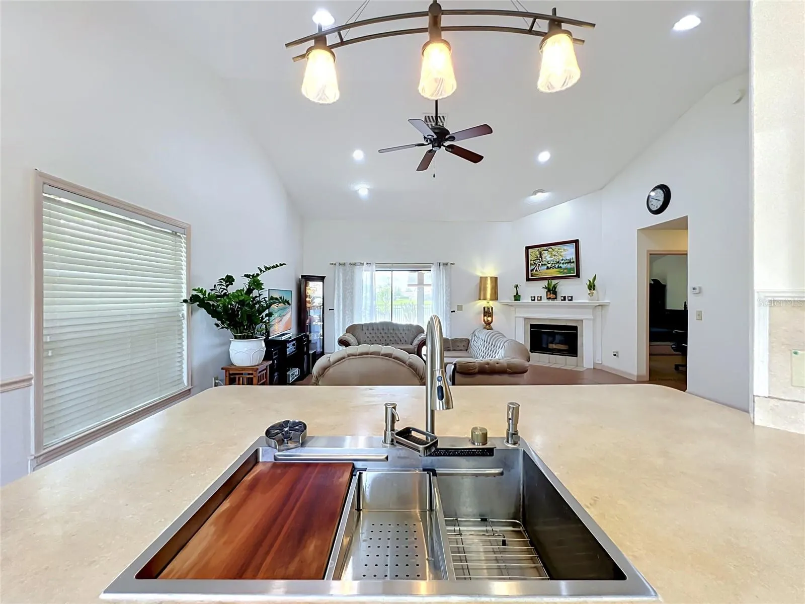 2405 SETTLERS TRL