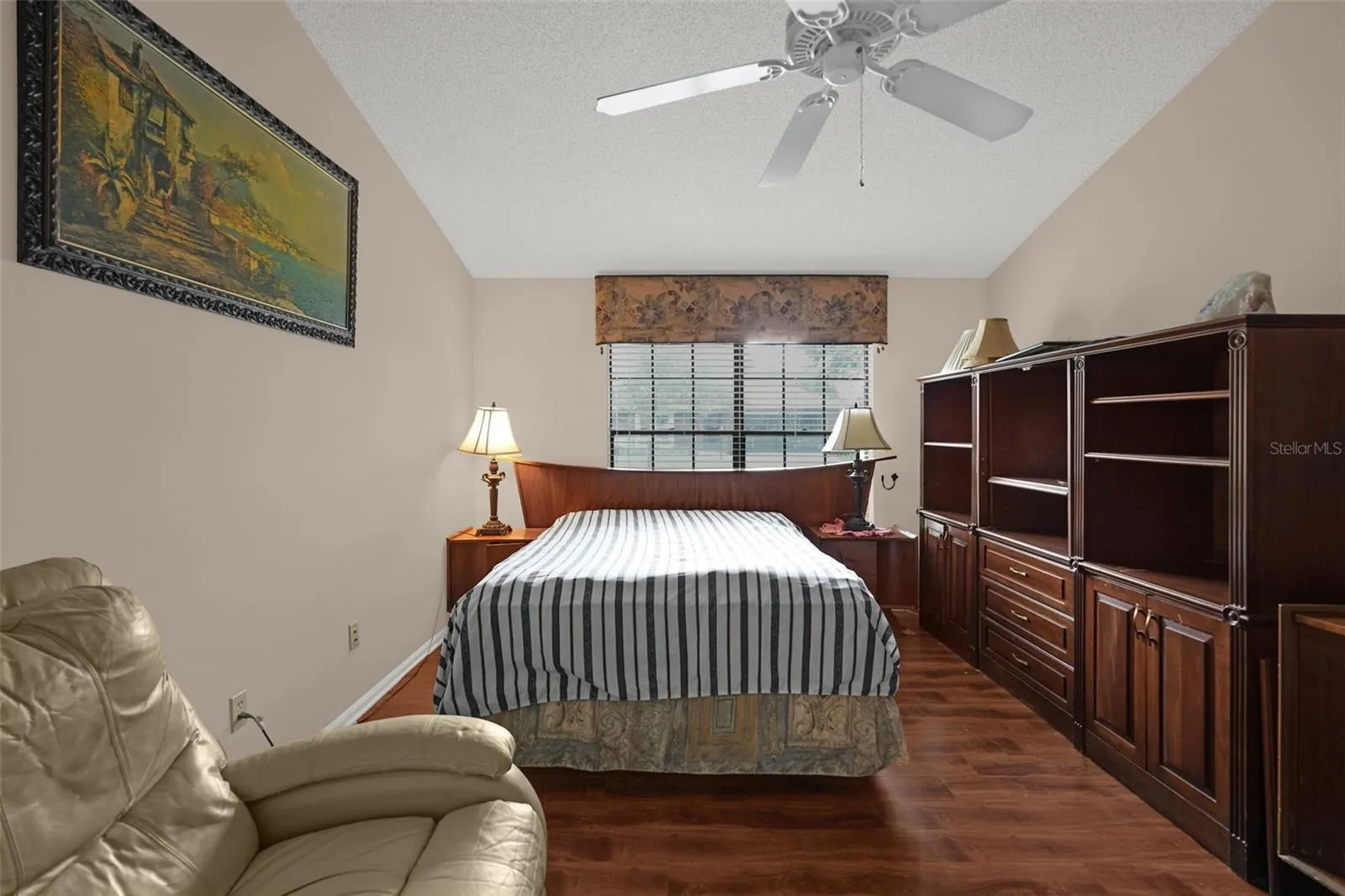 3044 CRESTED CIR