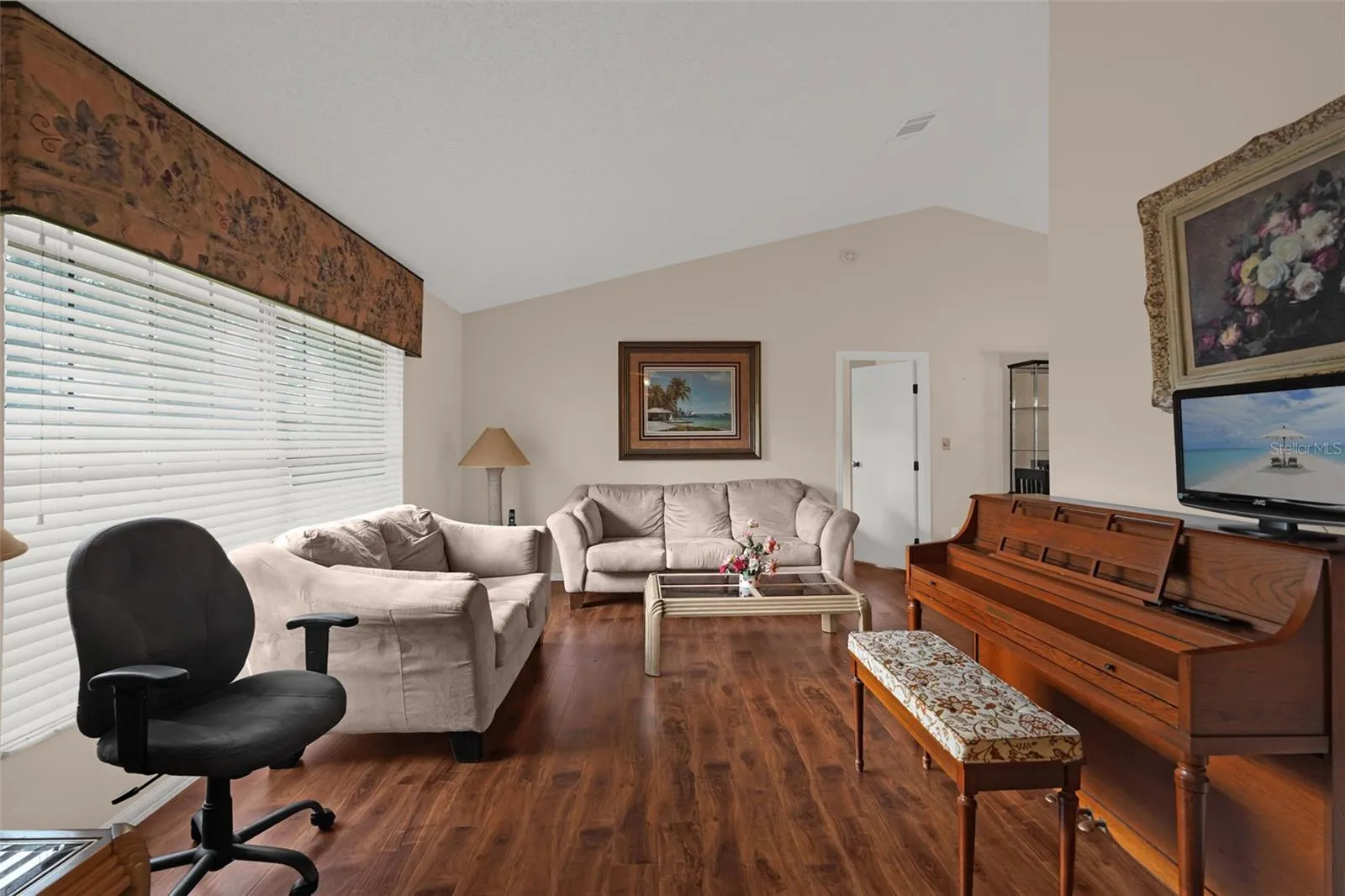 3044 CRESTED CIR