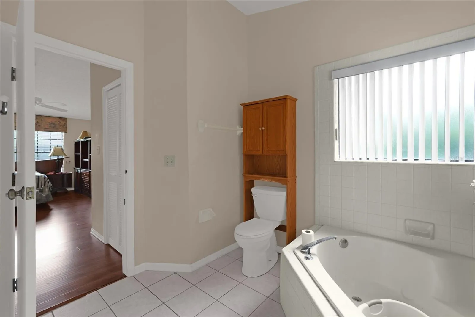 3044 CRESTED CIR