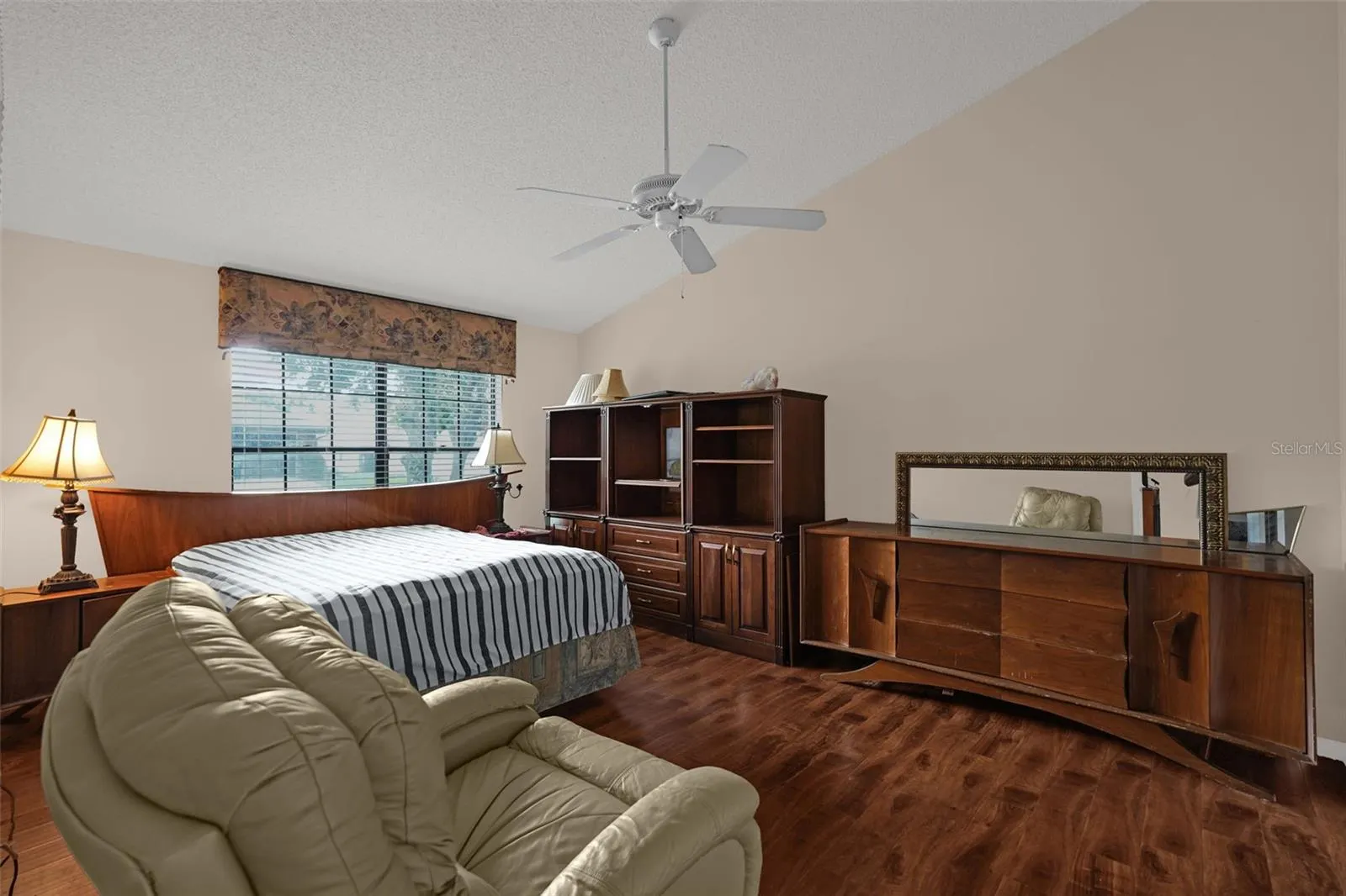 3044 CRESTED CIR