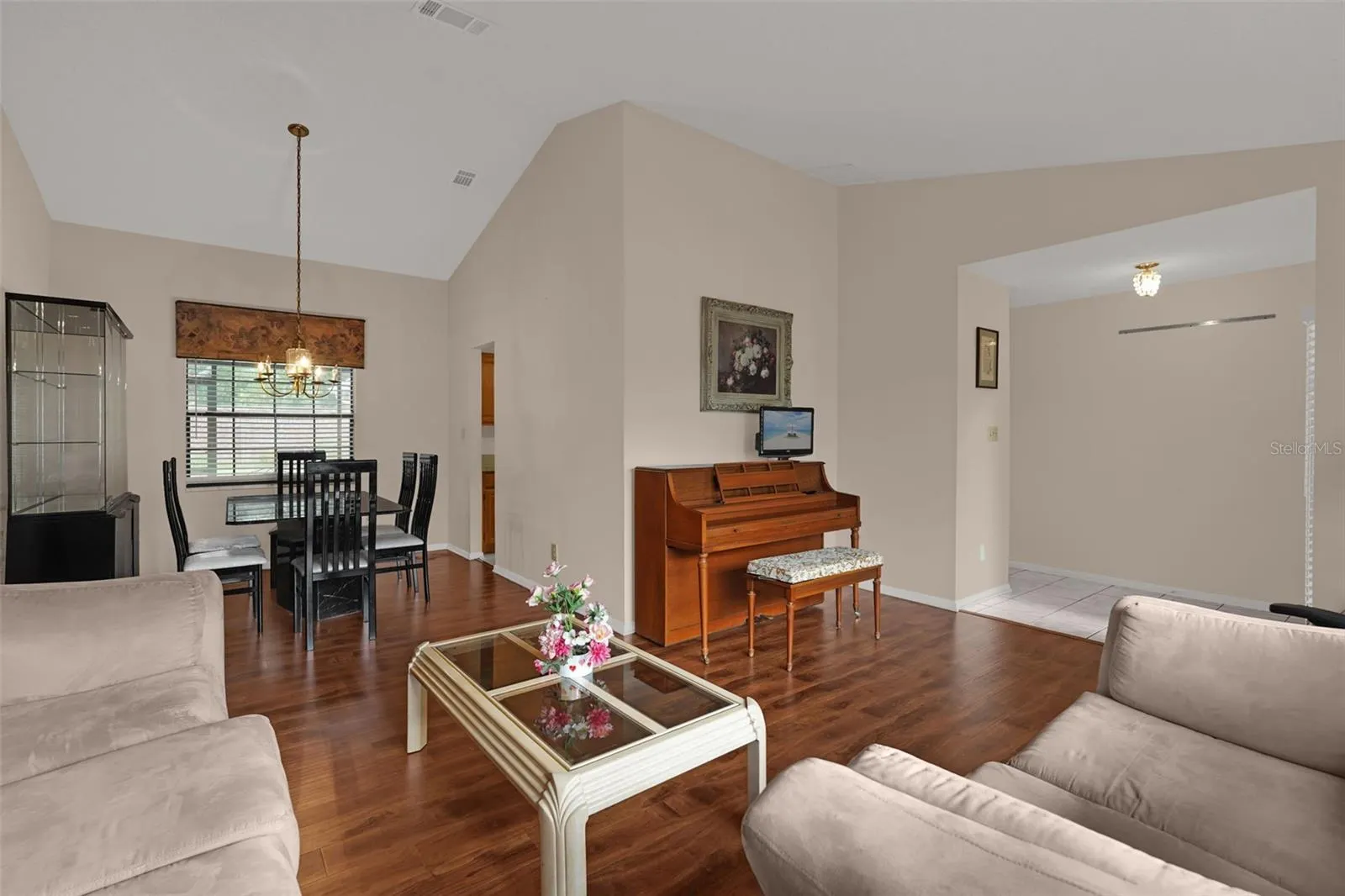 3044 CRESTED CIR
