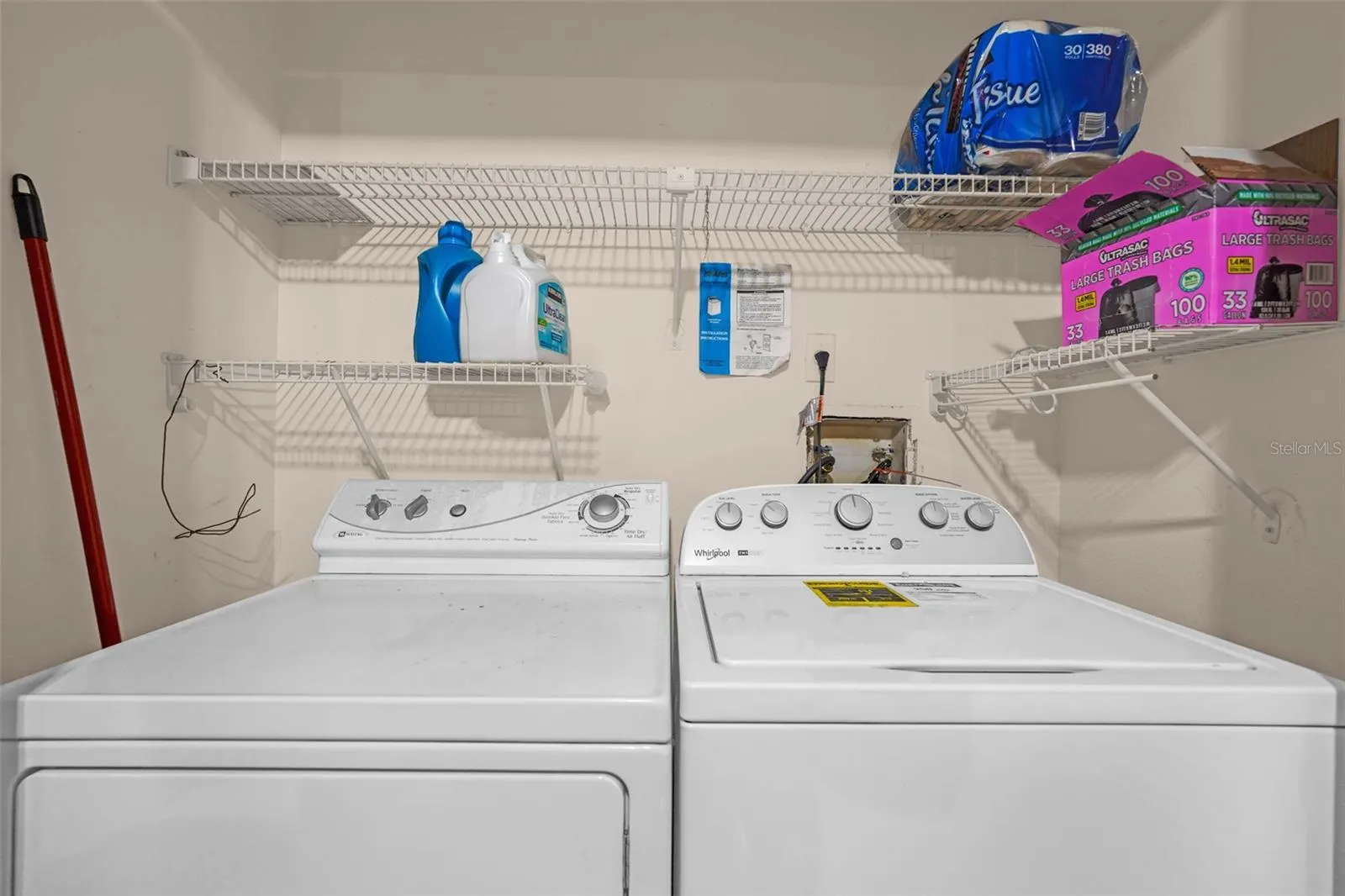 3044 CRESTED CIR