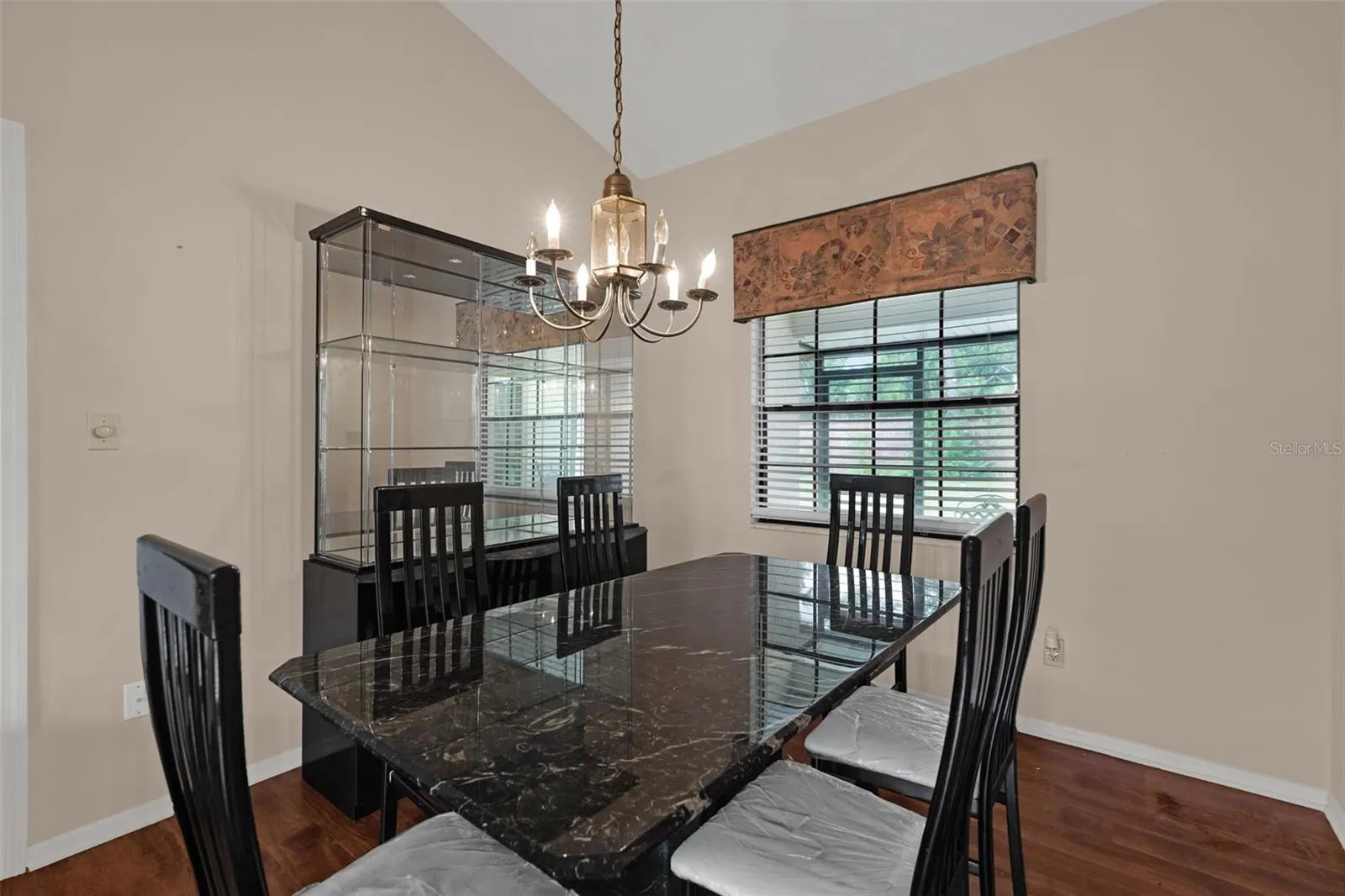 3044 CRESTED CIR