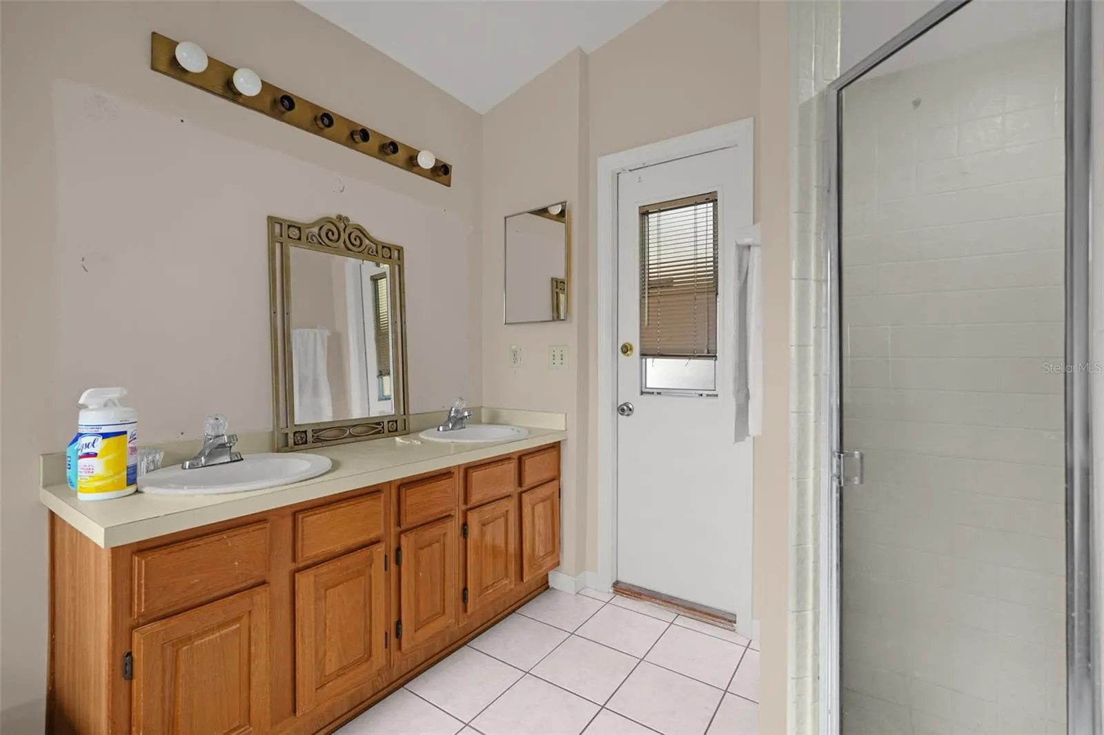 3044 CRESTED CIR