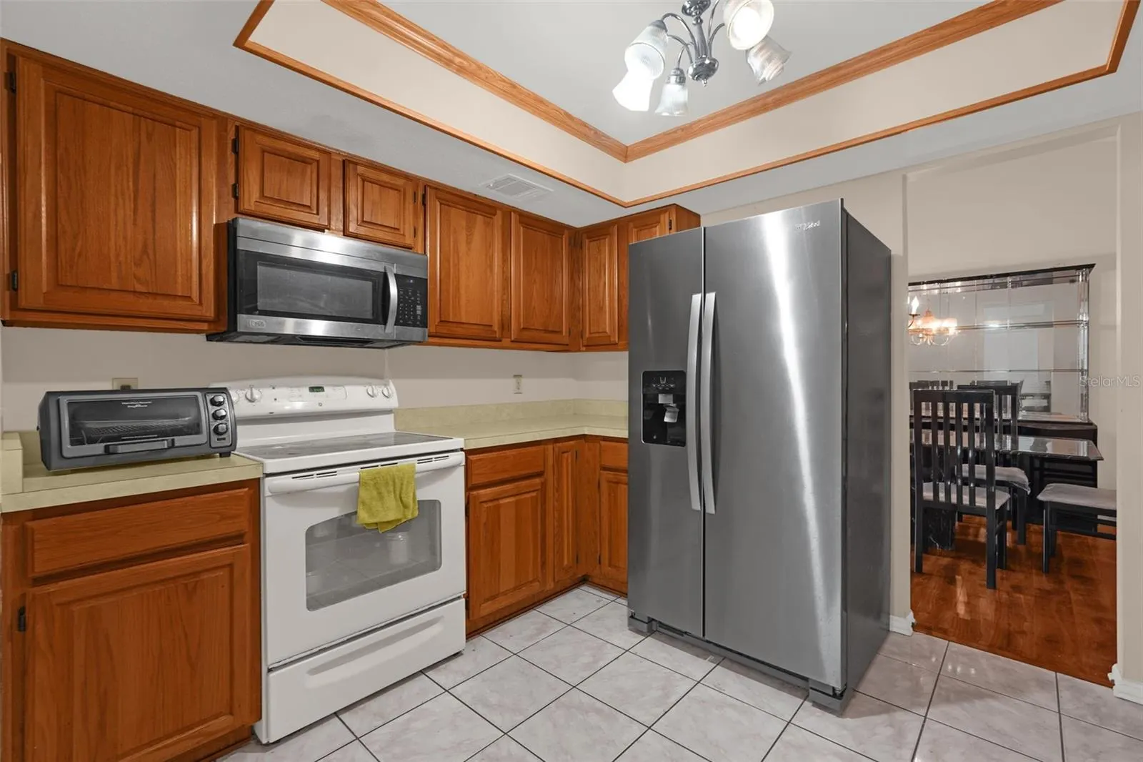 3044 CRESTED CIR