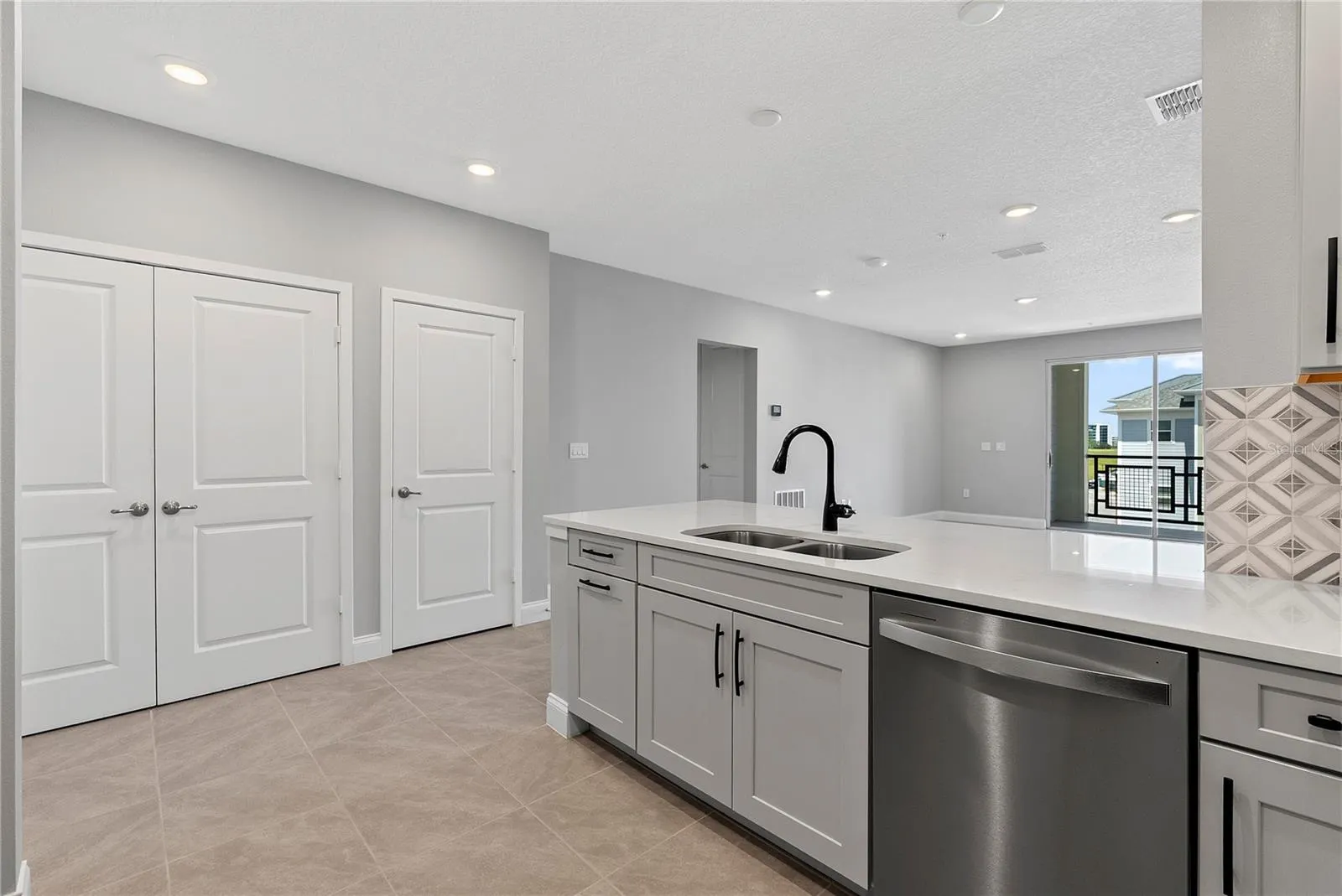 7557 LAUREATE BLVD #6401 #6401