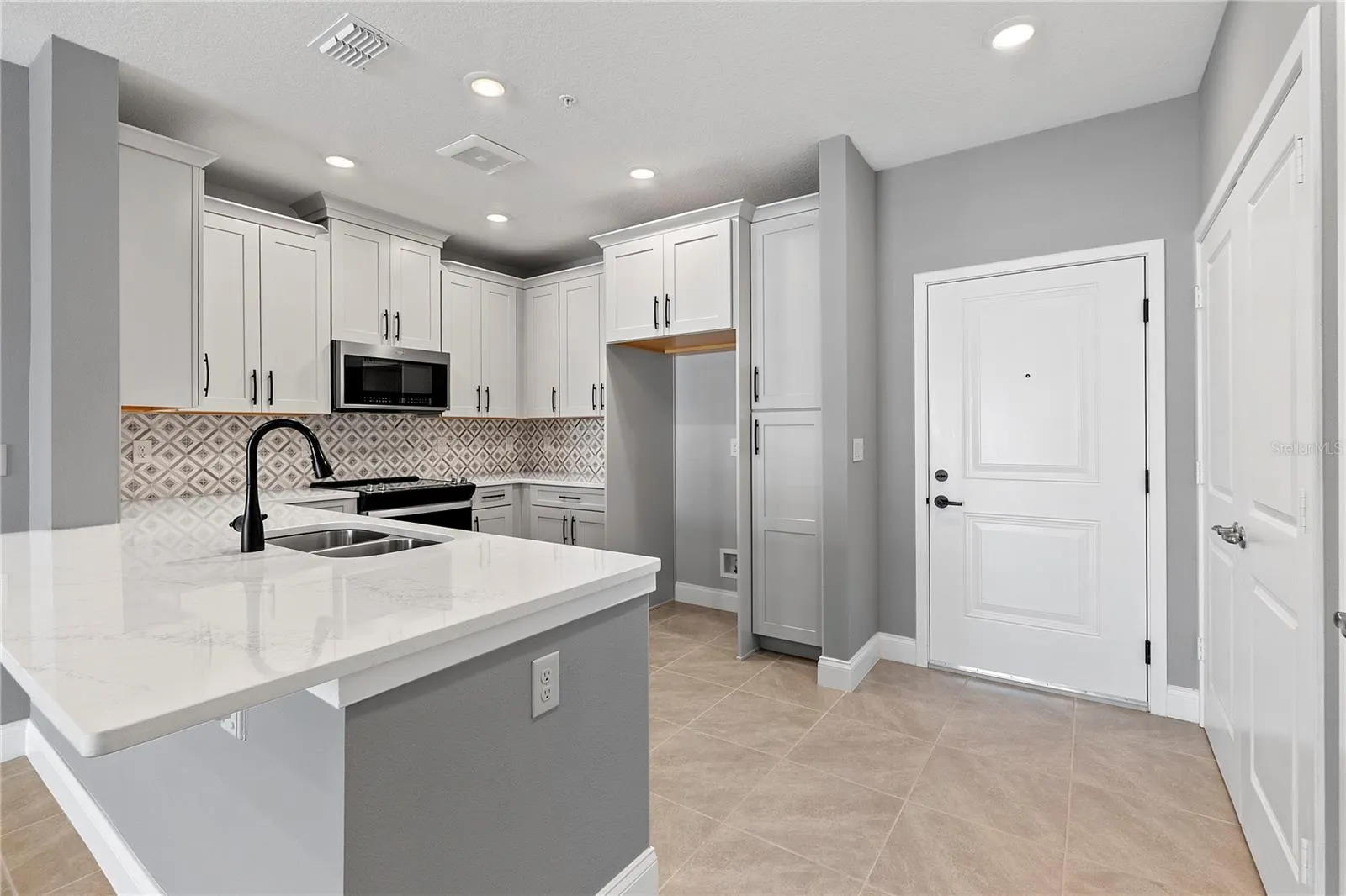 7557 LAUREATE BLVD #6401 #6401