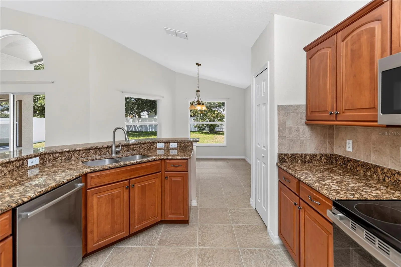 11513 MOSSY OAK DR