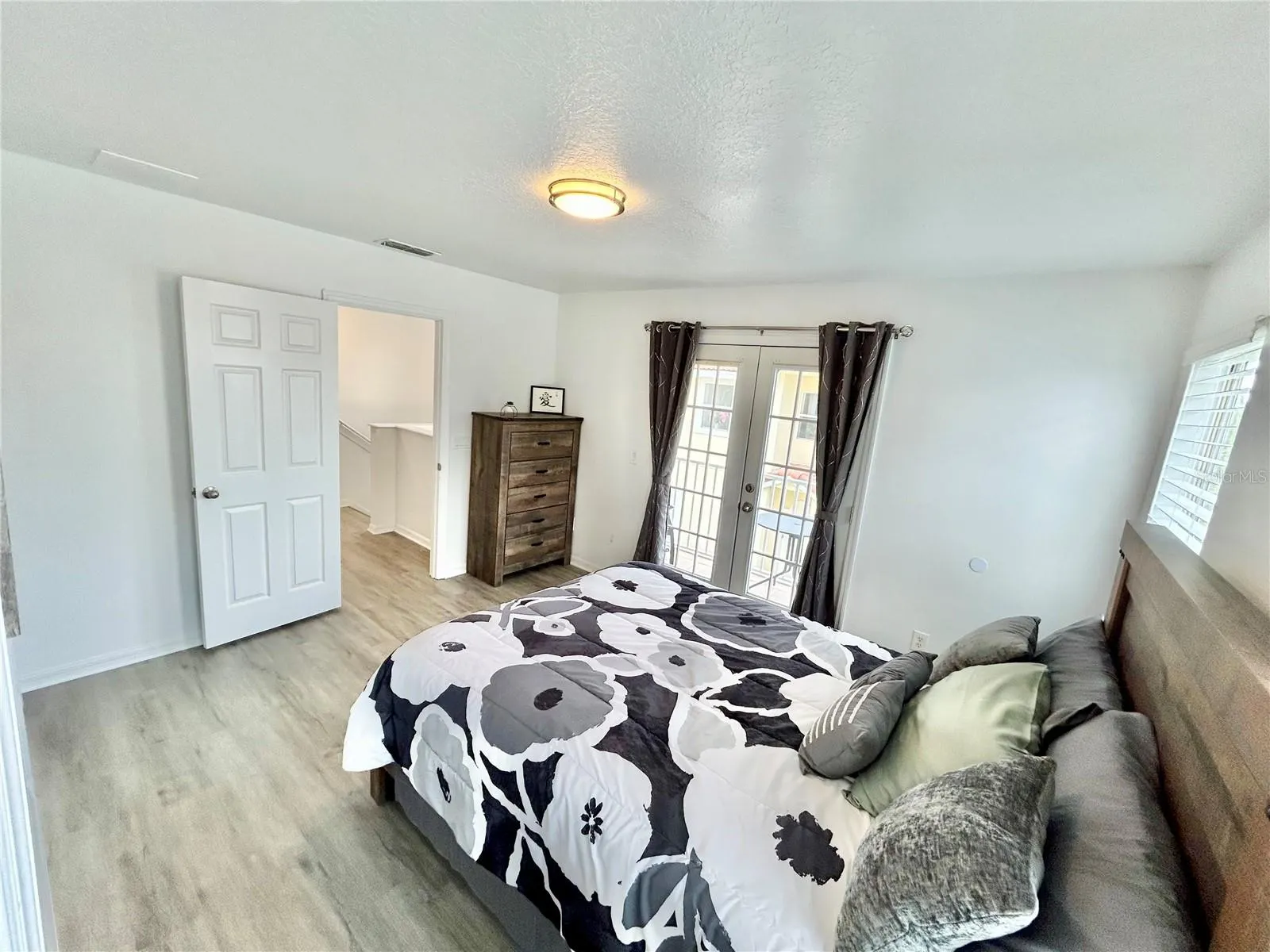 1134 S BEACH CIR
