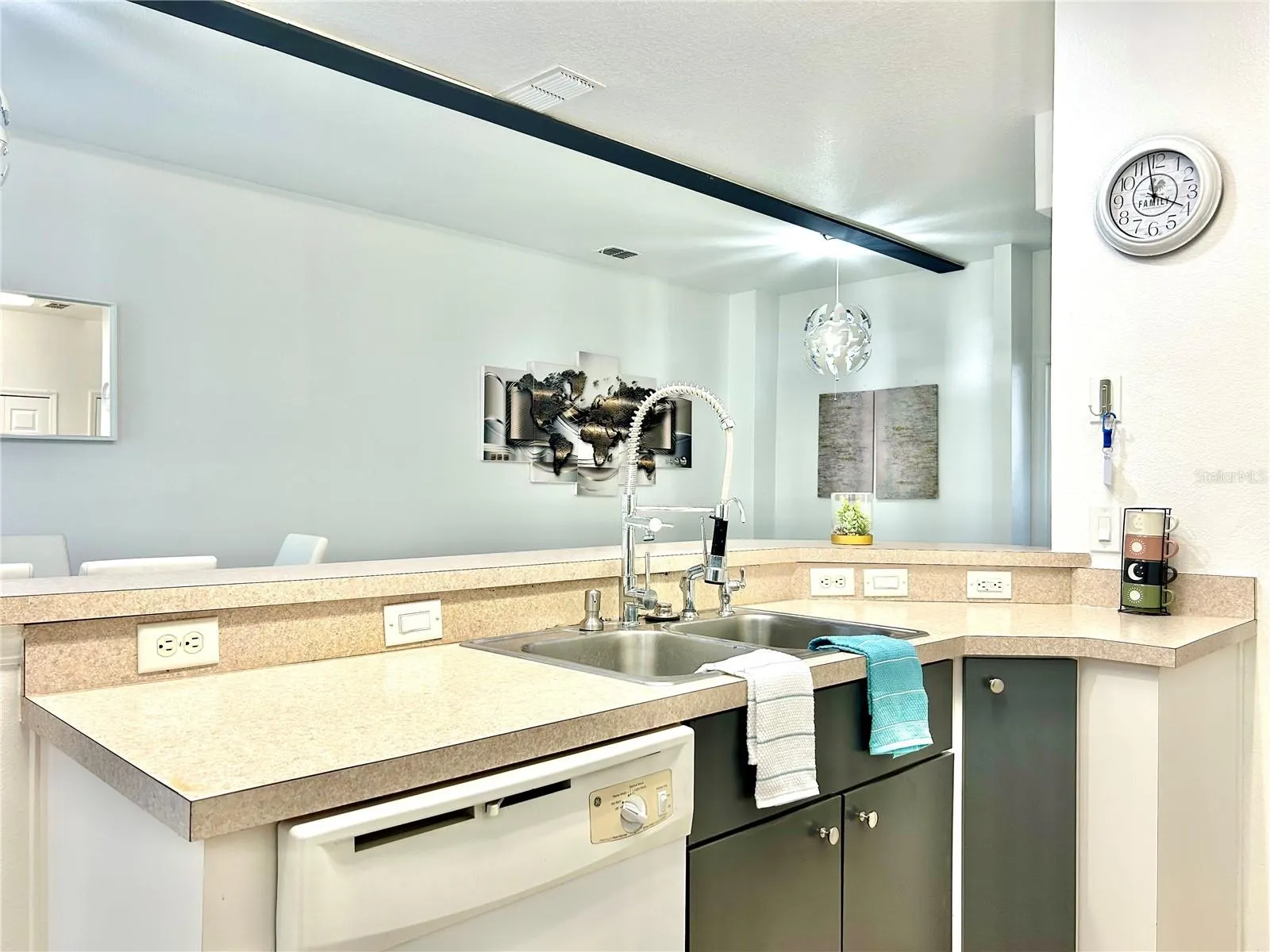 1134 S BEACH CIR