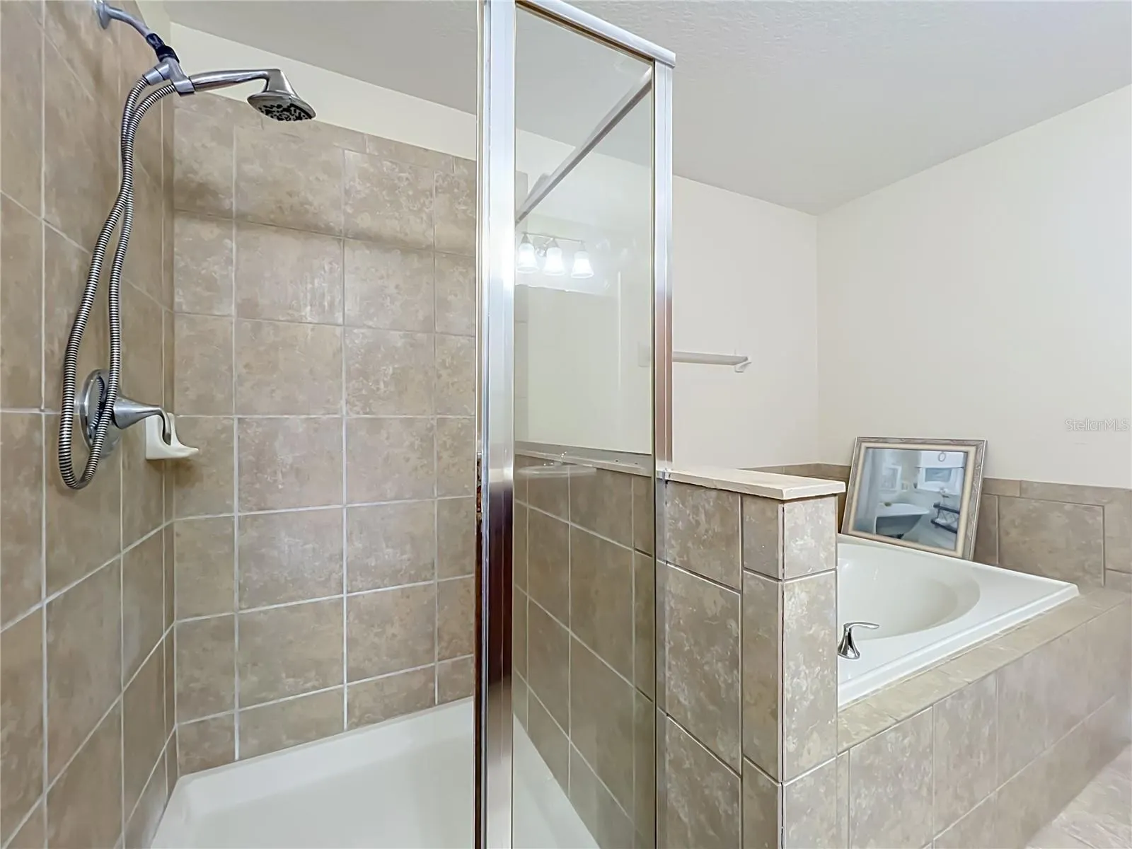 3514 RODRICK CIR