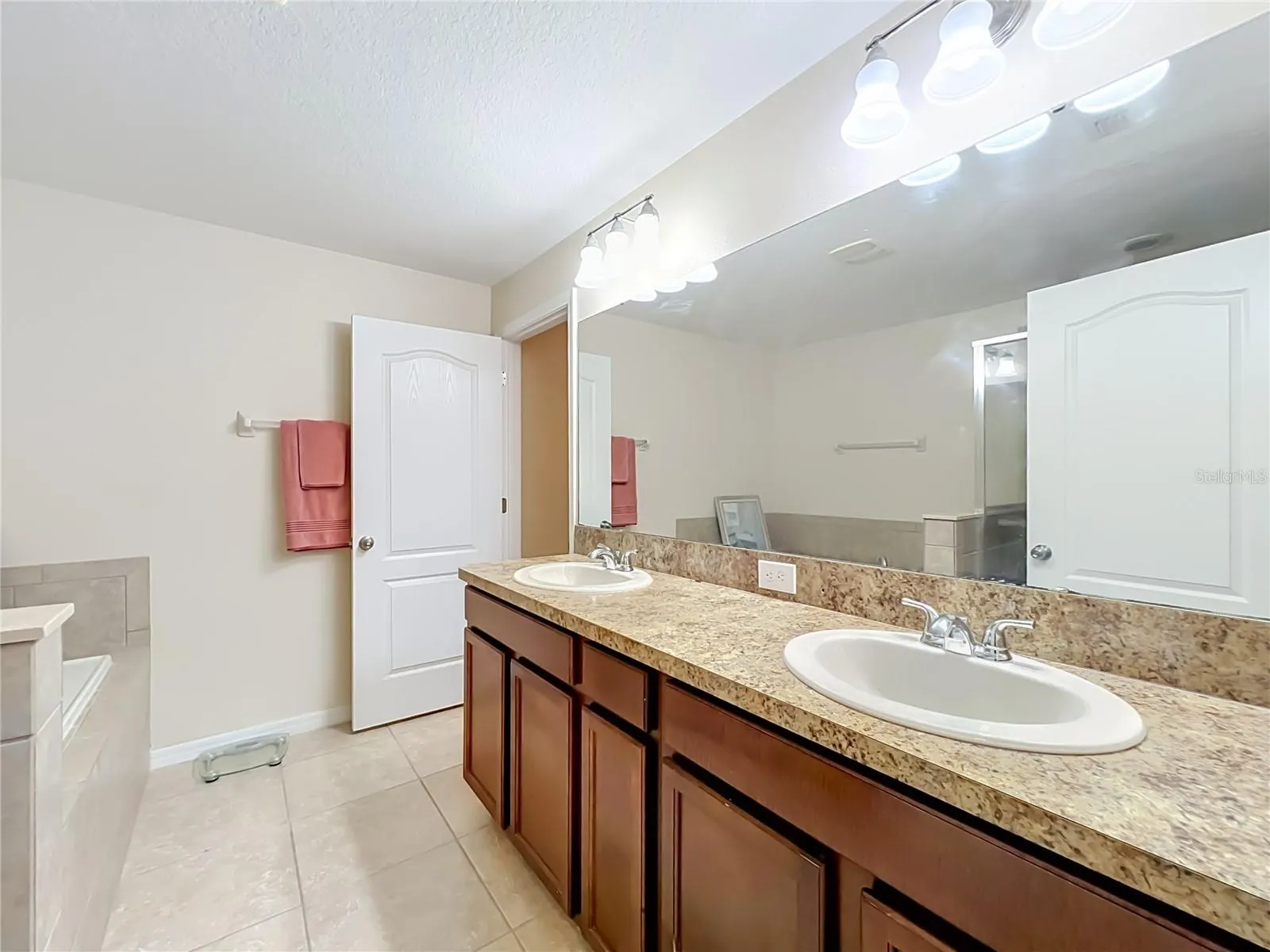 3514 RODRICK CIR