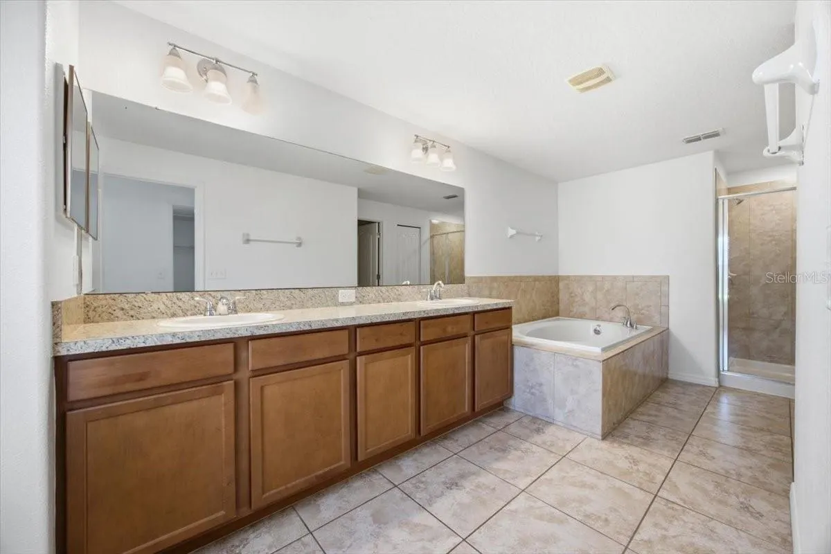 3606 RODRICK CIR