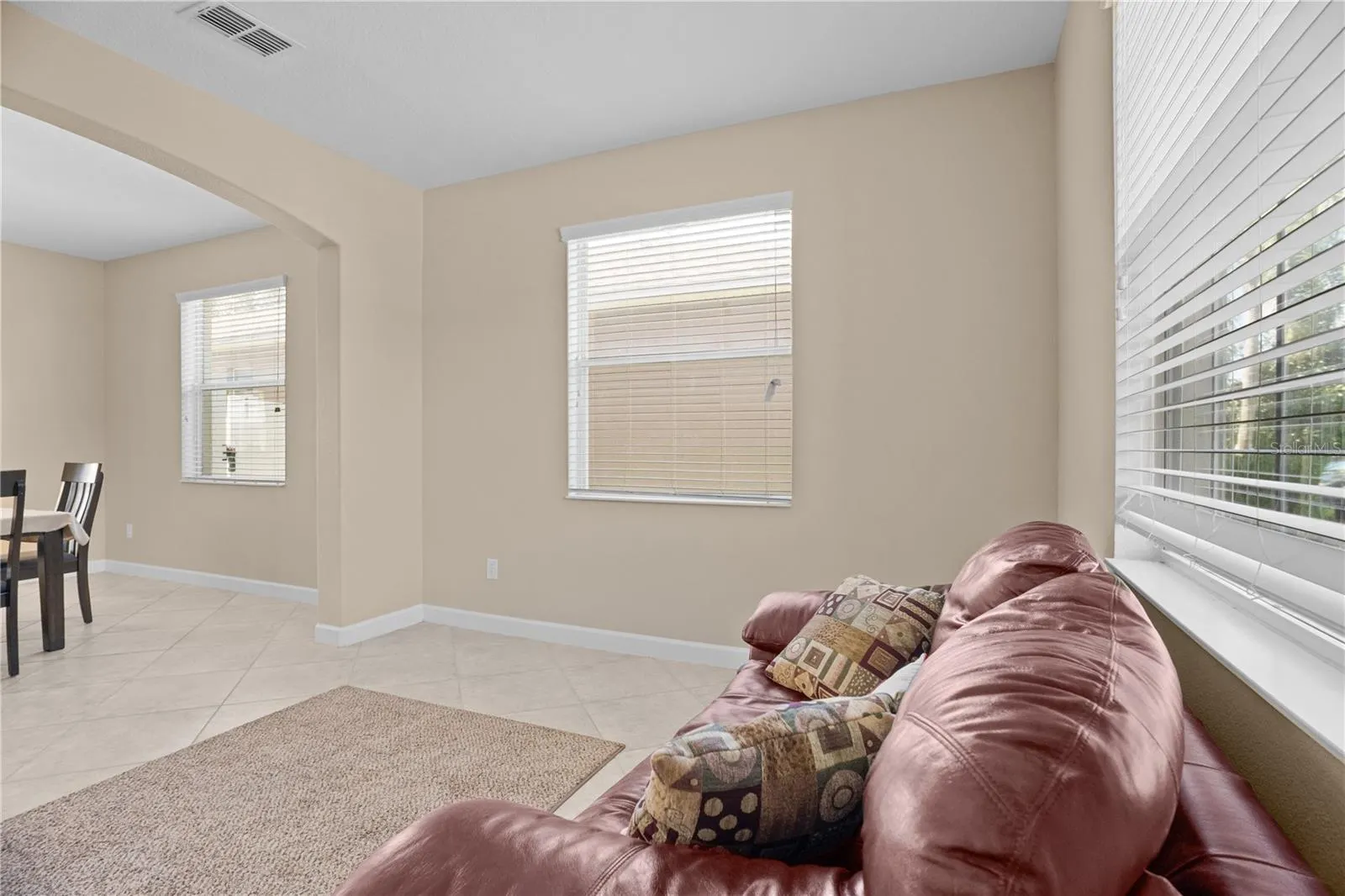 1586 THETFORD CIR