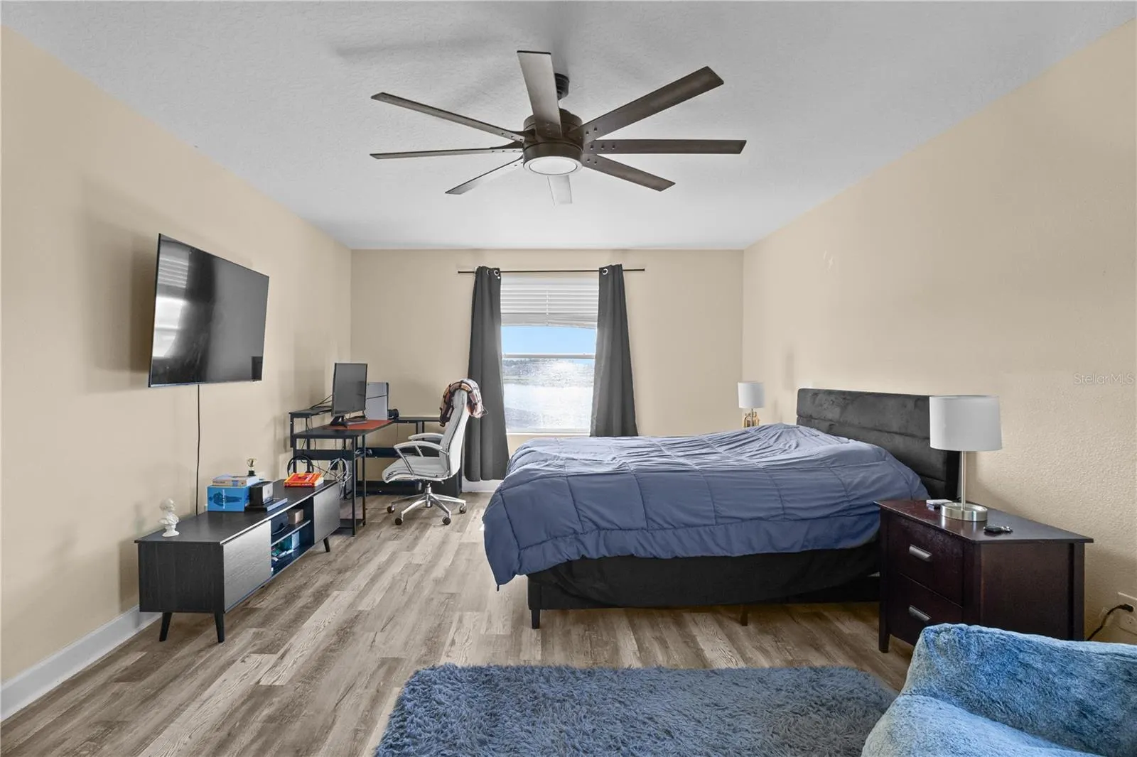 1586 THETFORD CIR